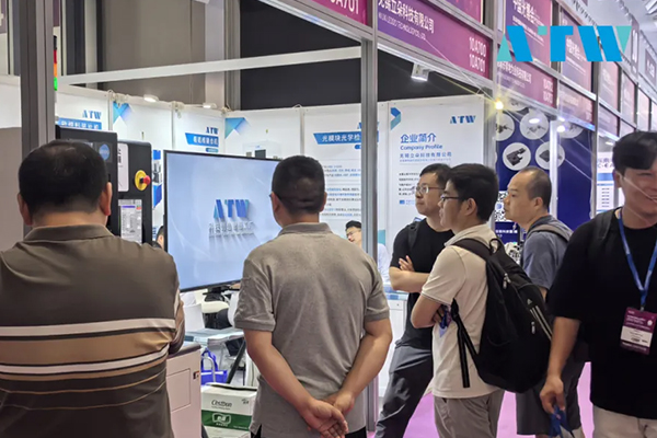 亲鉴实力！零距离体验伟德国际1949官网8寸半自动晶圆划片机