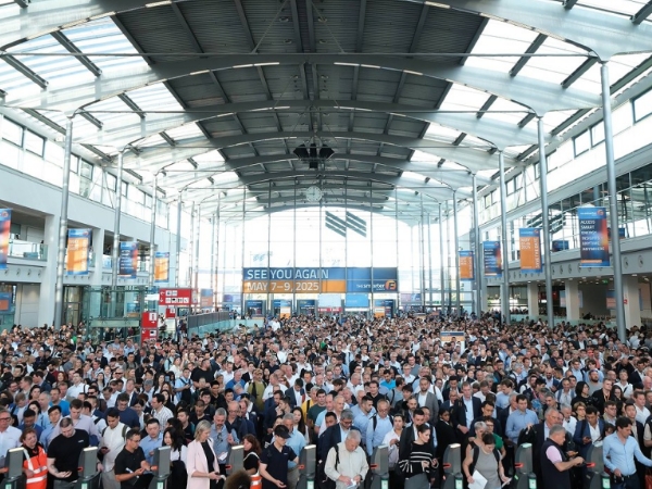 伟德国际1949官网亮相德国Intersolar EU 2025，探索智造新视界